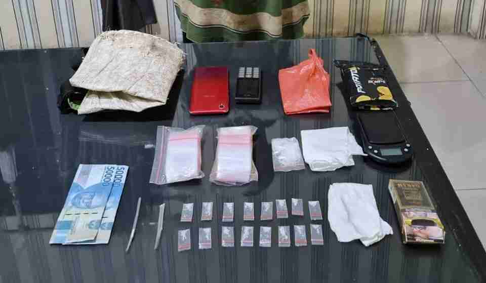 JAG Diboyong Satresnarkoba Polres Karo Miliki Sabu 7,4 gram Siap Edar JAG Diboyong Satresnarkoba Polres Karo Miliki Sabu 7,4 gram Siap Edar