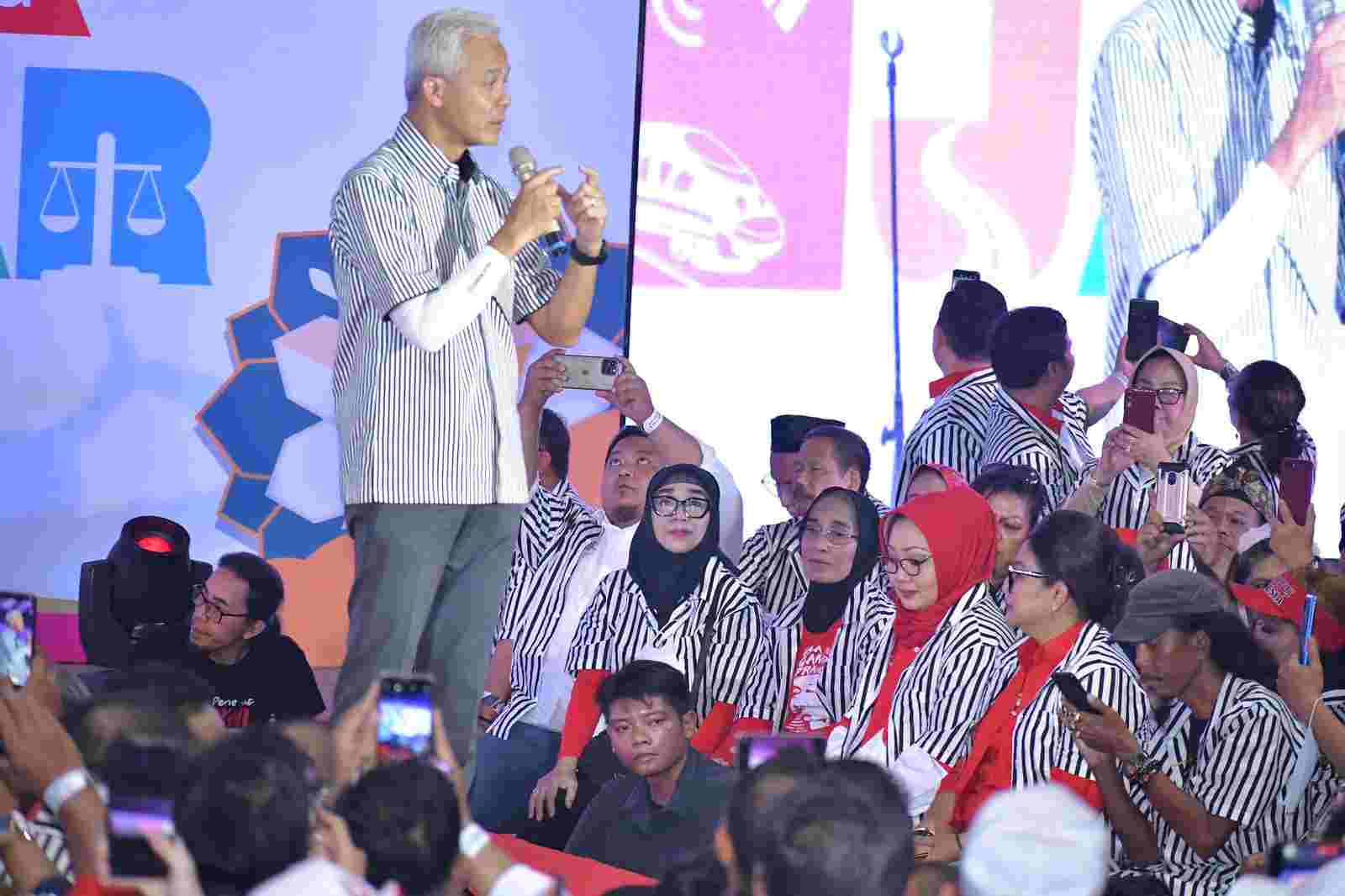 Hadiri Silaturahmi Relawan Peringati 1 Muharram 1445 H, GPGP Dampingi Ganjar Pranowo Hadiri Silaturahmi Relawan Peringati 1 Muharram 1445 H, GPGP Dampingi Ganjar Pranowo