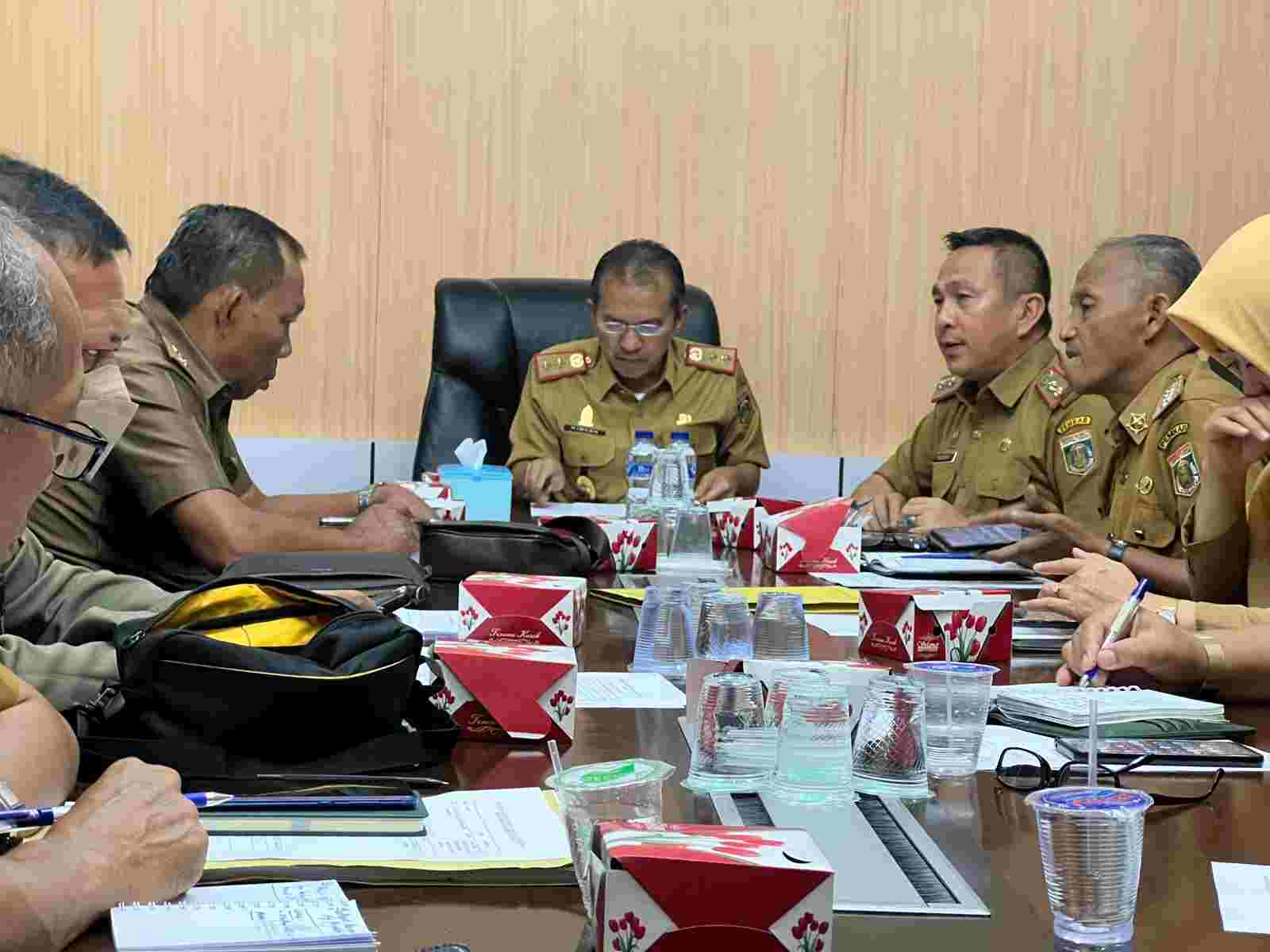 Sekdakab Nirlan Pimpin Rakor dengan Para Perangkat Daerah Sekdakab Nirlan Pimpin Rakor dengan Para Perangkat Daerah