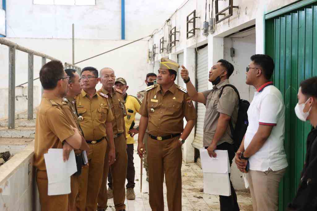 Bupati Tinjau Bangunan Pasar Rakyat yang Berada di Belakang Plaza Bandar jaya Bupati Tinjau Bangunan Pasar Rakyat yang Berada di Belakang Plaza Bandar jaya