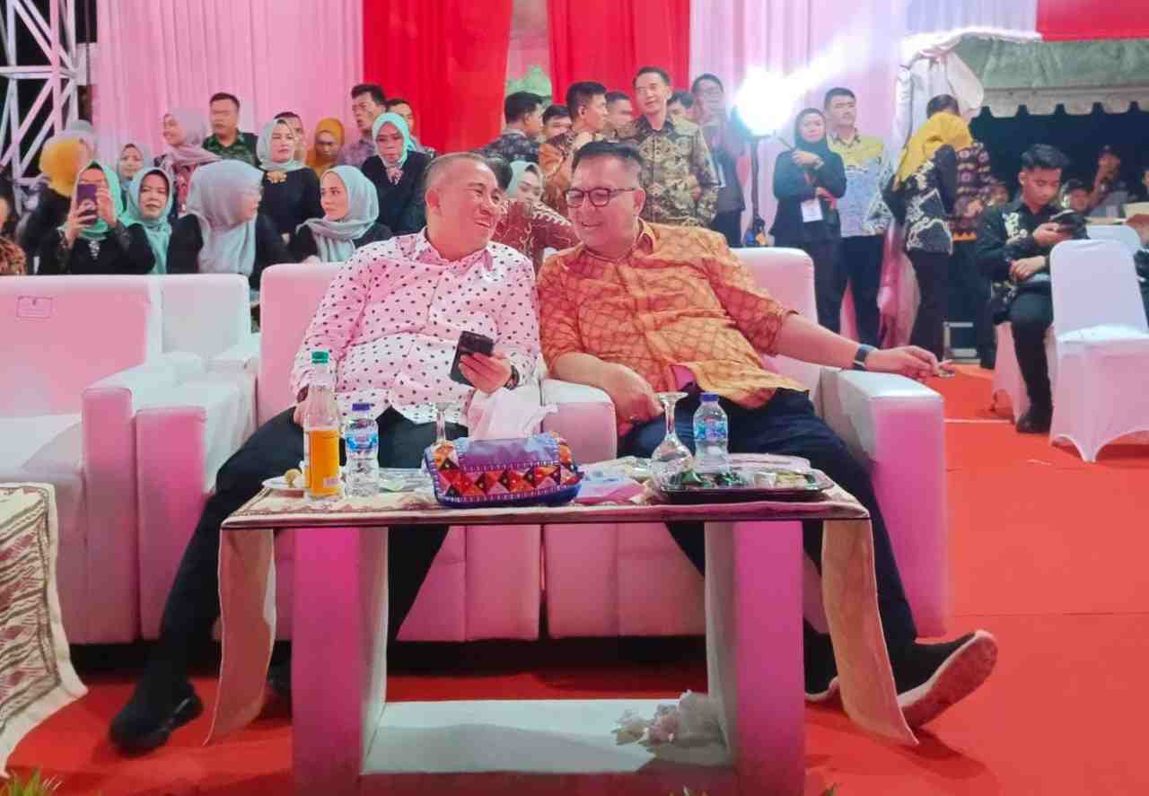 Alzier dan Dendi Nonton Arinal Nyanyi 3 Lagu Alzier dan Dendi Nonton Arinal Nyanyi 3 Lagu