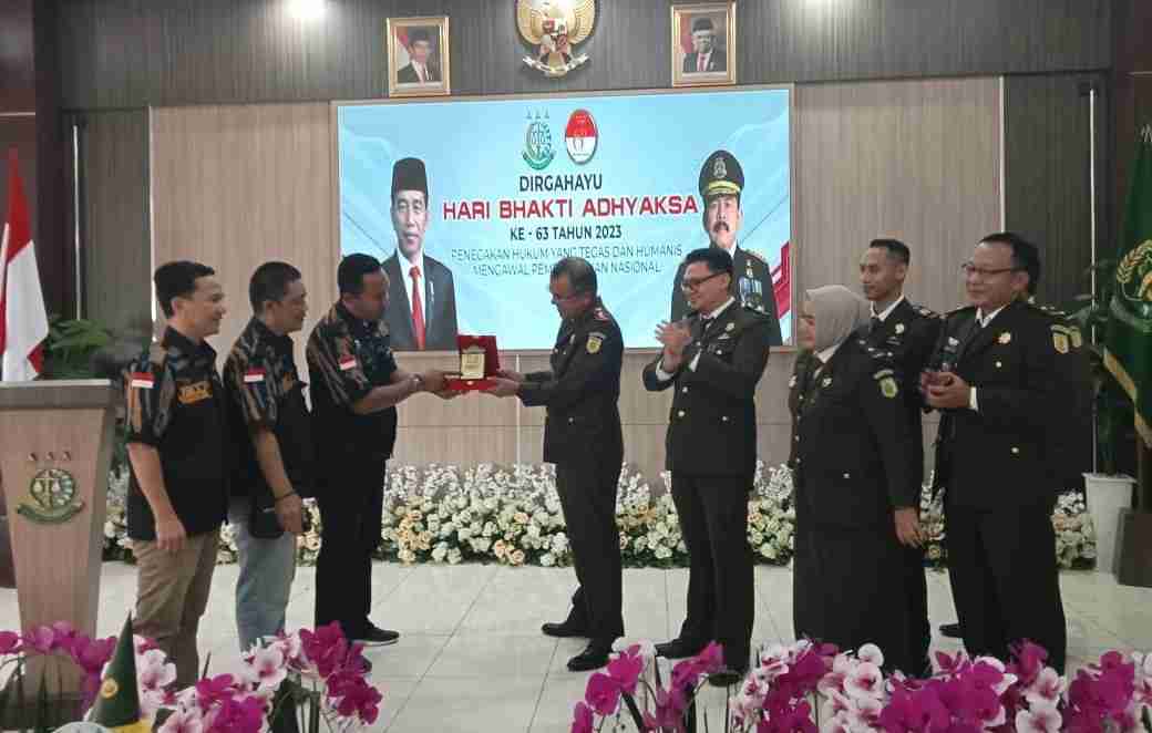 Ketua PEKAT IB Tuba Ucapkan Selamat Hari Bhakti Adhyaksa ke-63 Ketua PEKAT IB Tuba Ucapkan Selamat Hari Bhakti Adhyaksa ke-63