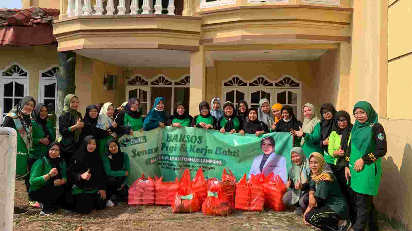 dr. Zam Menginisiasi Baksos Ahad Berkah, Senam Pagi dan Kerja Bakti MW Forhati Lampung dr. Zam Menginisiasi Baksos Ahad Berkah, Senam Pagi dan Kerja Bakti MW Forhati Lampung