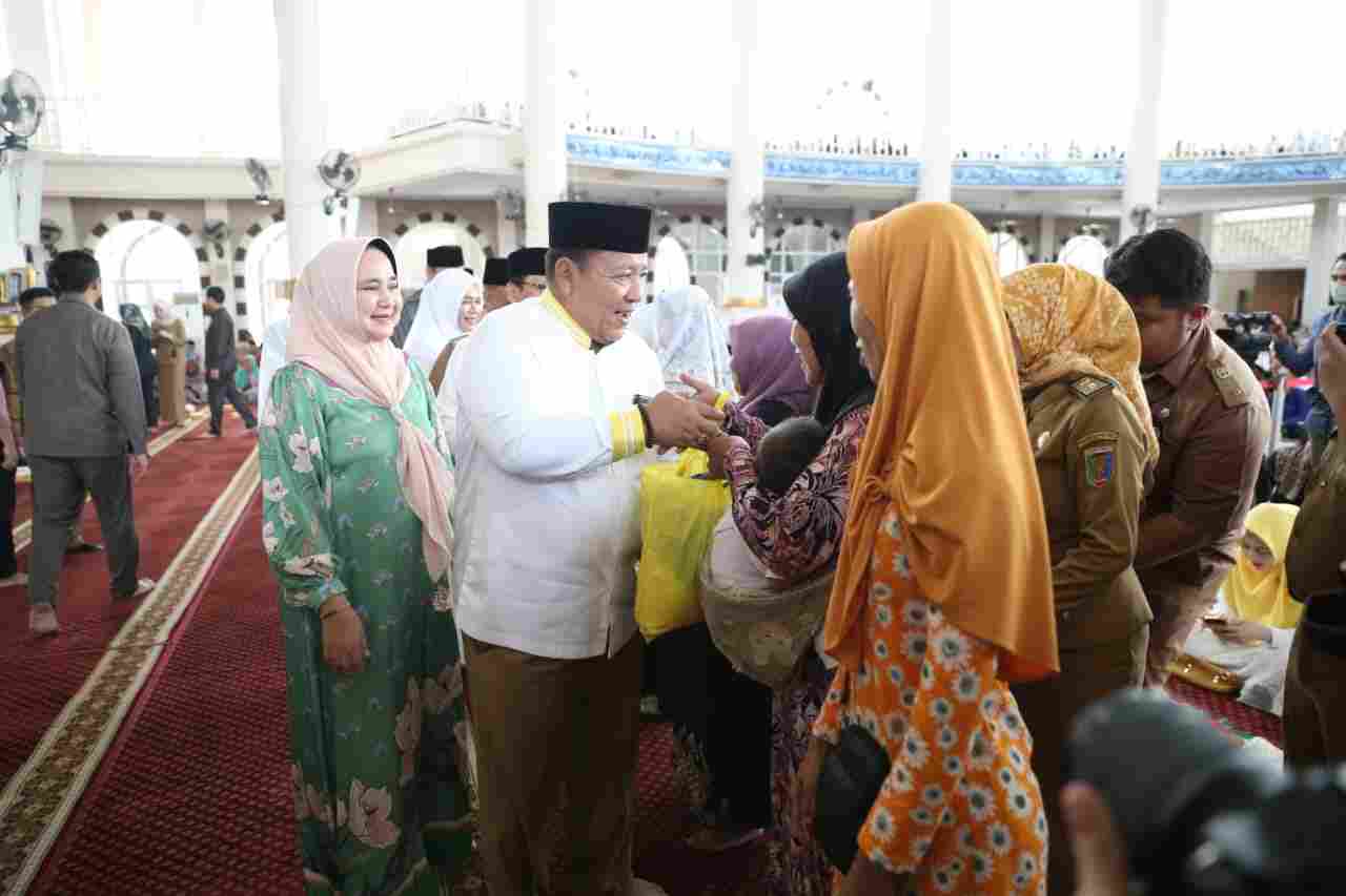 Gubernur Arinal dan Ibu Riana Bersama Ribuan Masyarakat Hadiri Pengajian Akbar Pemprov Lampung Gubernur Arinal dan Ibu Riana Bersama Ribuan Masyarakat Hadiri Pengajian Akbar Pemprov Lampung