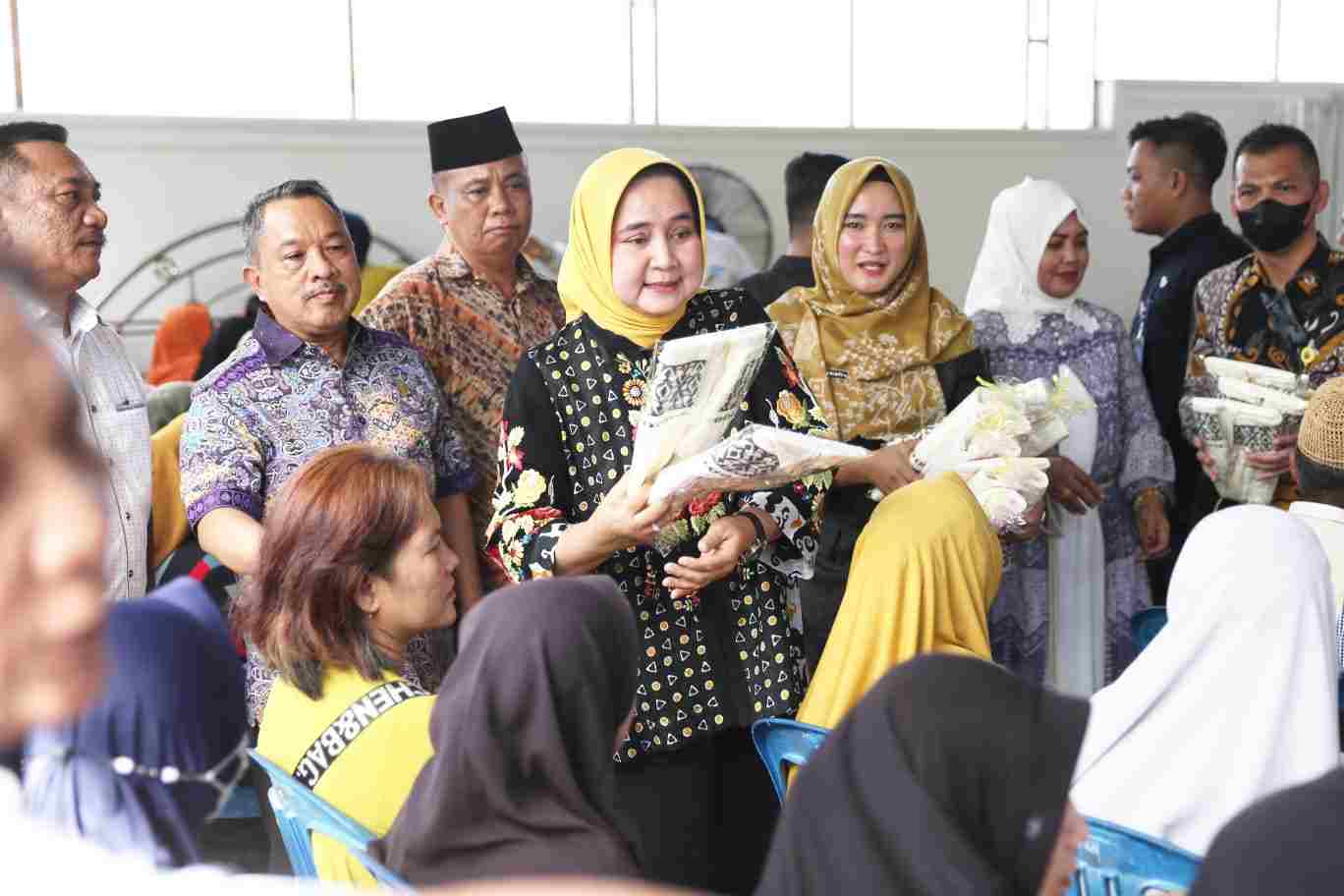 Ketua LKKS Riana Sari Berikan Ratusan Bantuan Sembako di Tuba dan Tubaba Ketua LKKS Riana Sari Berikan Ratusan Bantuan Sembako di Tuba dan Tubaba