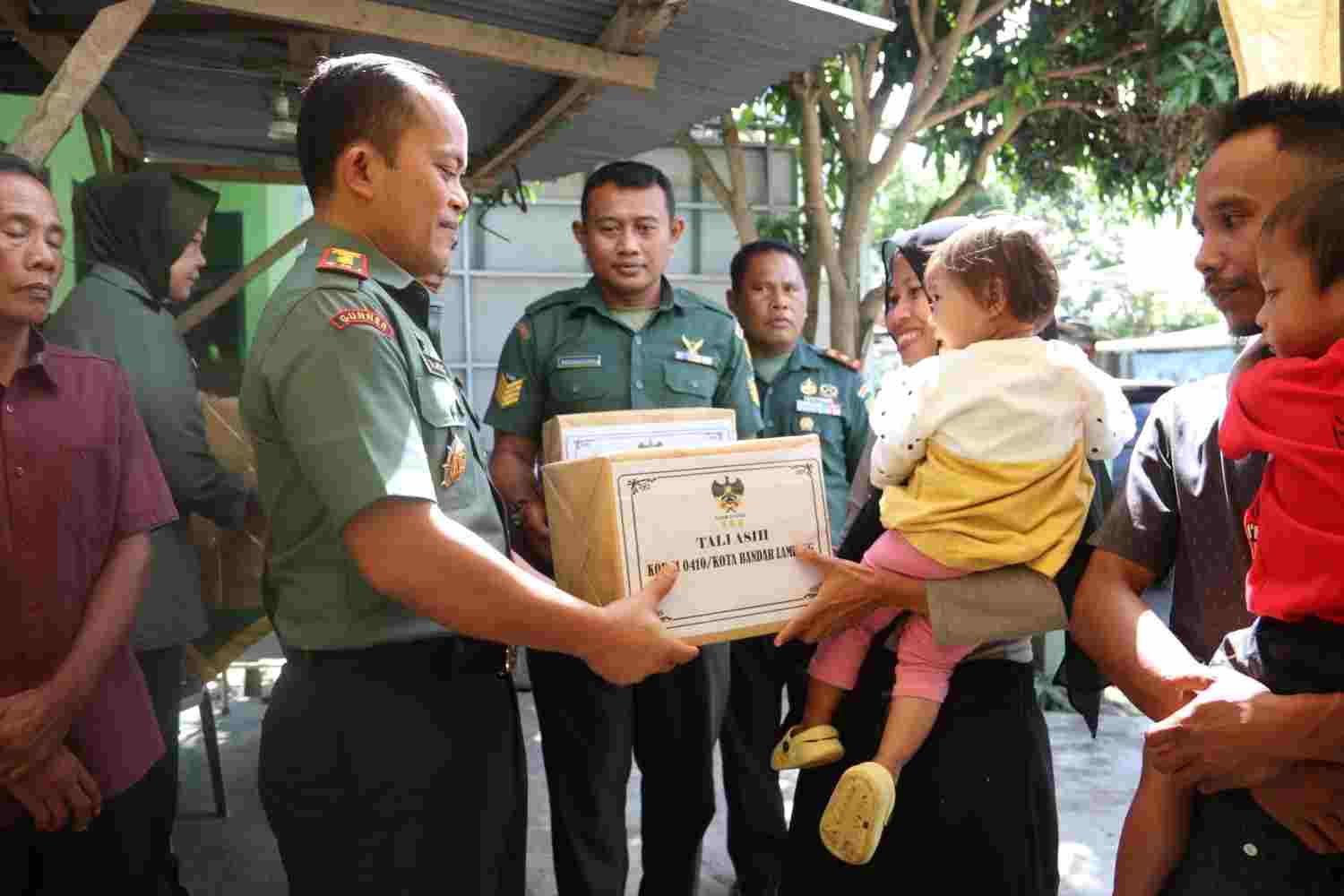 Wujud Kepedulian Dandim 0410/KBL Beri Santunan dan Nutrisi Tambahan Untuk Anak Stunting Wujud Kepedulian Dandim 0410/KBL Beri Santunan dan Nutrisi Tambahan Untuk Anak Stunting