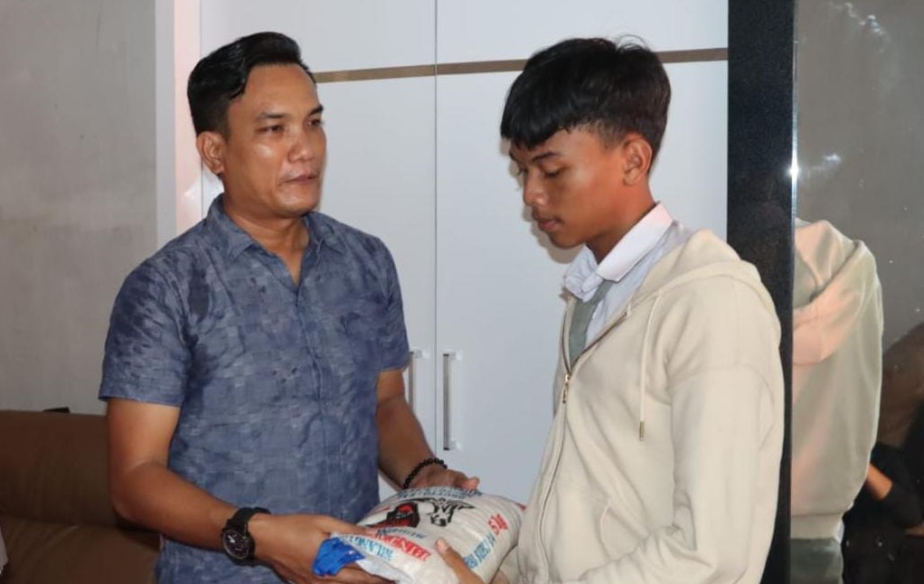 Team Polres Sergai Kunjungi Korban Begal Warga Mangga Dua Team Polres Sergai Kunjungi Korban Begal Warga Mangga Dua