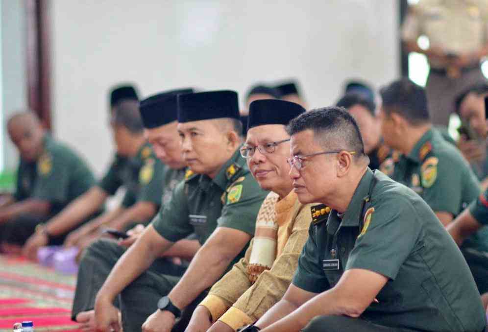 Danrem Ajak Anggota Memanfaatkan Waktu dan Melakukan Evaluasi Serta Mengintropeksi Diri Danrem Ajak Anggota Memanfaatkan Waktu dan Melakukan Evaluasi Serta Mengintropeksi Diri