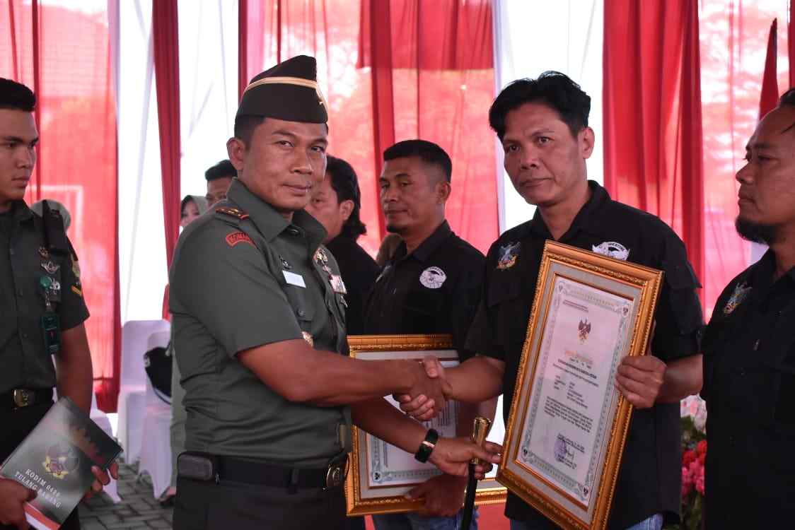 Tangkap Bandar Narkoba, Danrem Berikan Penghargaan Anggota Kodim 0426/TB Tangkap Bandar Narkoba, Danrem Berikan Penghargaan Anggota Kodim 0426/TB