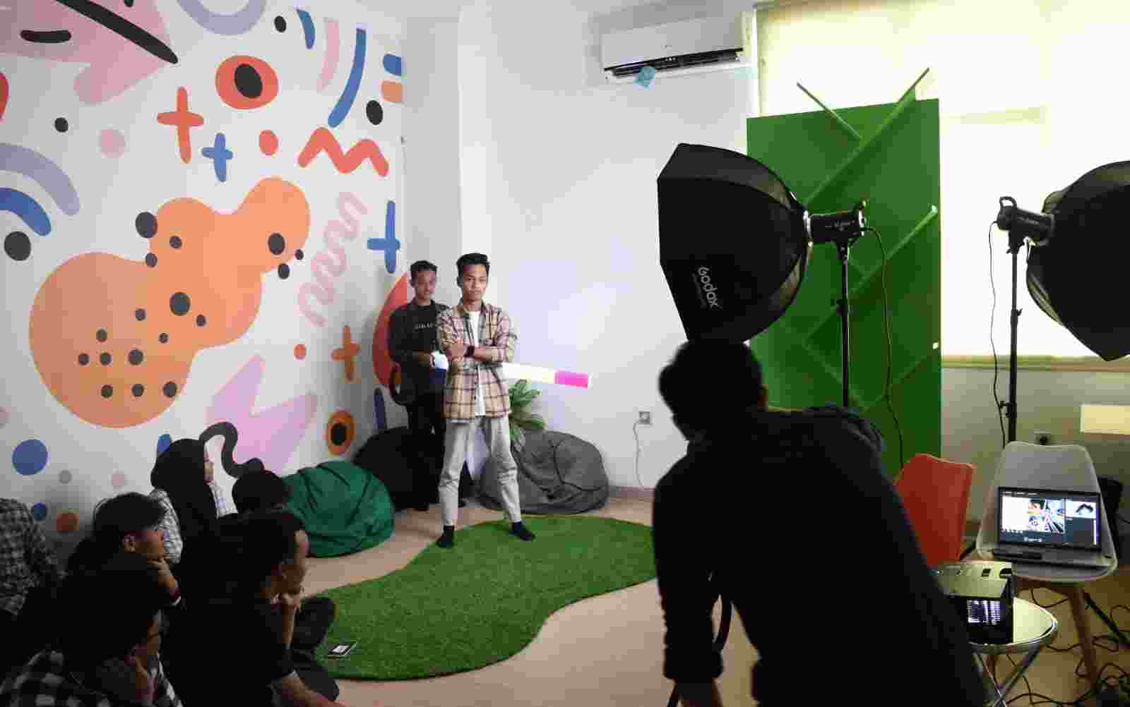 Calon Mahasiswa Baru Prodi DKV Darmajaya dapat Ilmu Desain Produk dan Fotografi Calon Mahasiswa Baru Prodi DKV Darmajaya dapat Ilmu Desain Produk dan Fotografi