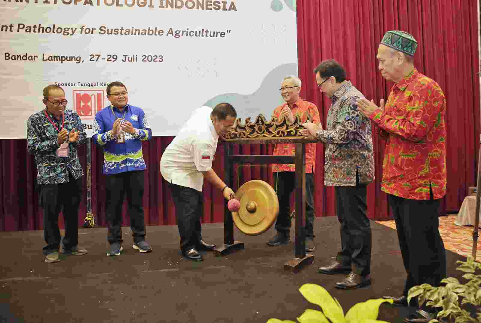 Gubernur Arinal Membuka Seminar Ilmiah dan Kongres XXVII Perhimpunan Fitopatologi Indonesia Gubernur Arinal Membuka Seminar Ilmiah dan Kongres XXVII Perhimpunan Fitopatologi Indonesia