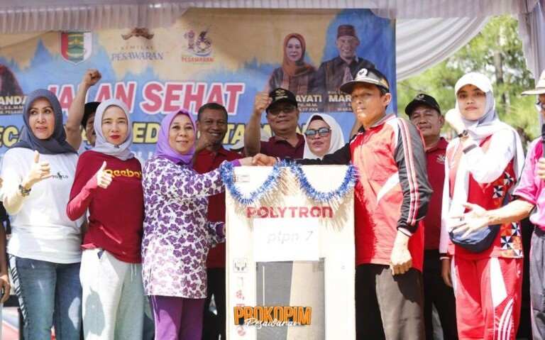 Hari Jadi ke-16 Pesawaran, Wakil Ketua TP PKK Nurhayati Ikuti Jalan Sehat Hari Jadi ke-16 Pesawaran, Wakil Ketua TP PKK Nurhayati Ikuti Jalan Sehat