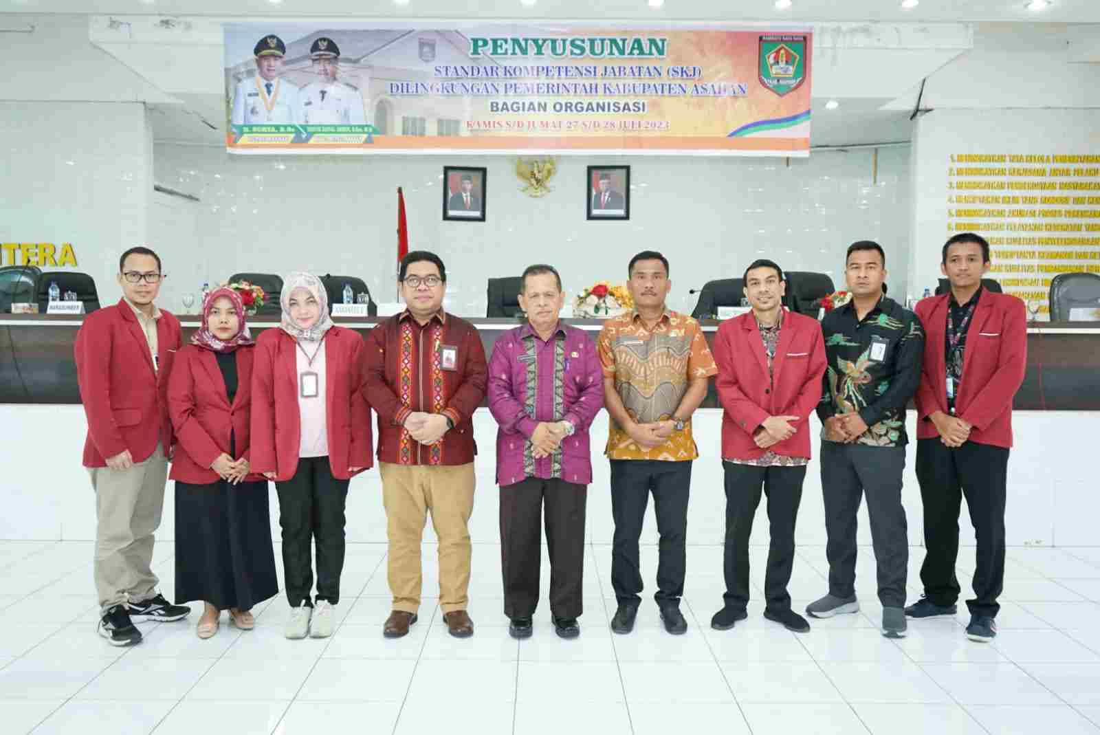 Sekda John Hardi Buka Kegiatan Penyusunan SKJ di Lingkungan Pemkab Asahan Sekda John Hardi Buka Kegiatan Penyusunan SKJ di Lingkungan Pemkab Asahan