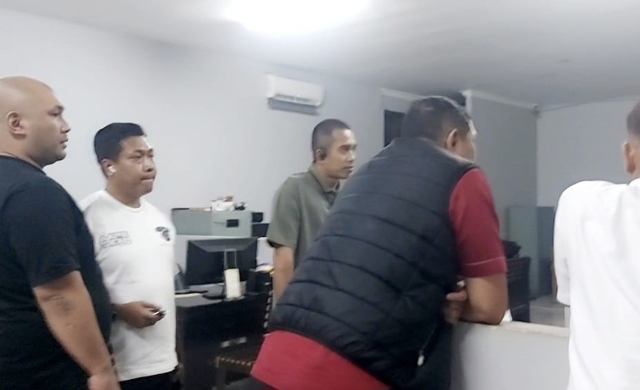 Tim Bareskrim dan Polda Metro Jaya Geledah Imigrasi Denpasar, Tangkap Tersangka Baru Tim Bareskrim dan Polda Metro Jaya Geledah Imigrasi Denpasar, Tangkap Tersangka Baru