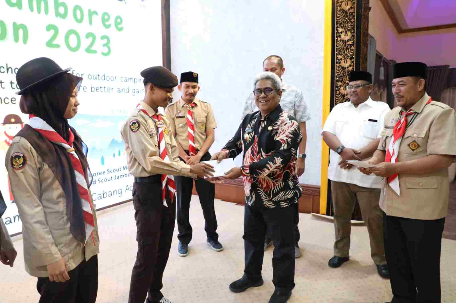 Pj Bupati Berangkatkan 3 Duta Pramuka Aceh Utara ke Jambore Dunia di Korsel Pj Bupati Berangkatkan 3 Duta Pramuka Aceh Utara ke Jambore Dunia di Korsel