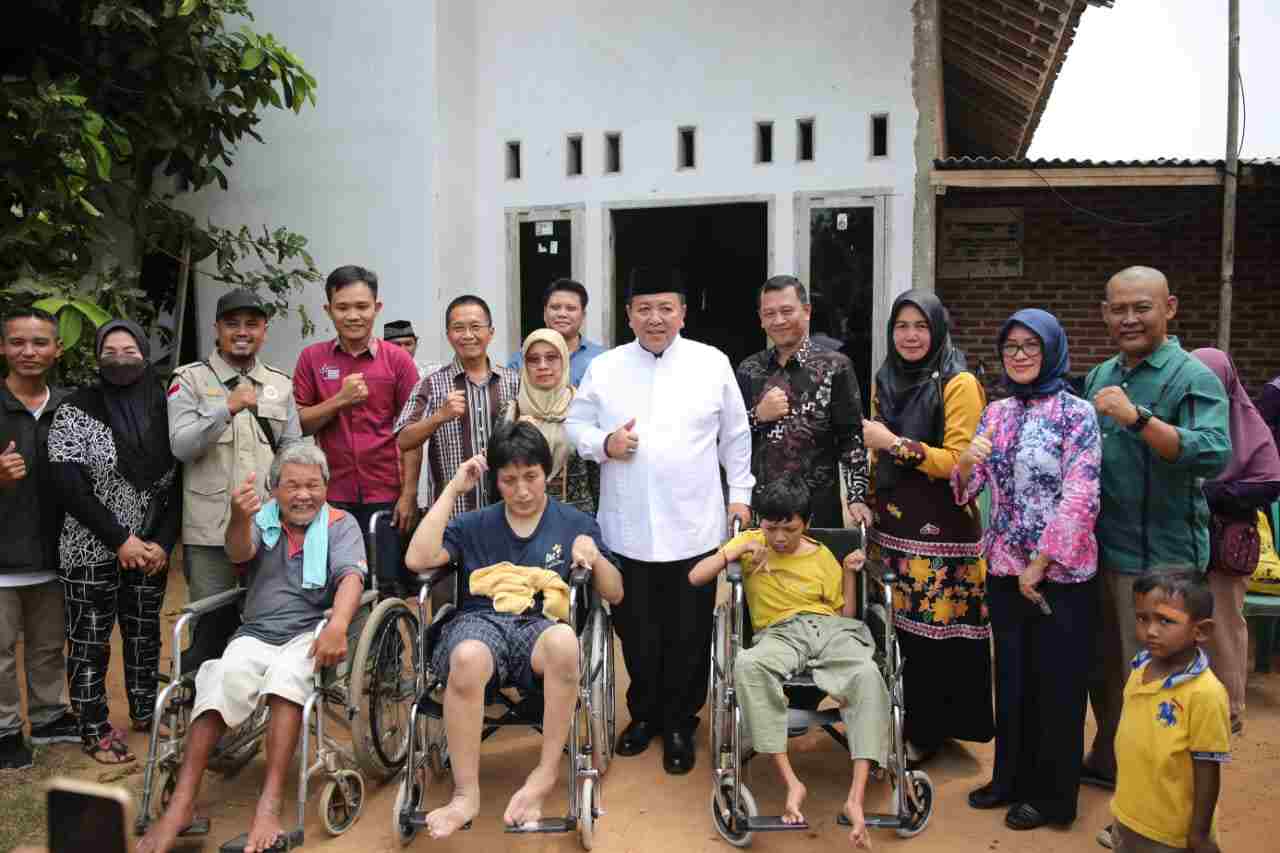 Gubernur Arinal, Beri Bantuan Kursi Roda Untuk Warga Difabel di Kota Metro Gubernur Arinal, Beri Bantuan Kursi Roda Untuk Warga Difabel di Kota Metro