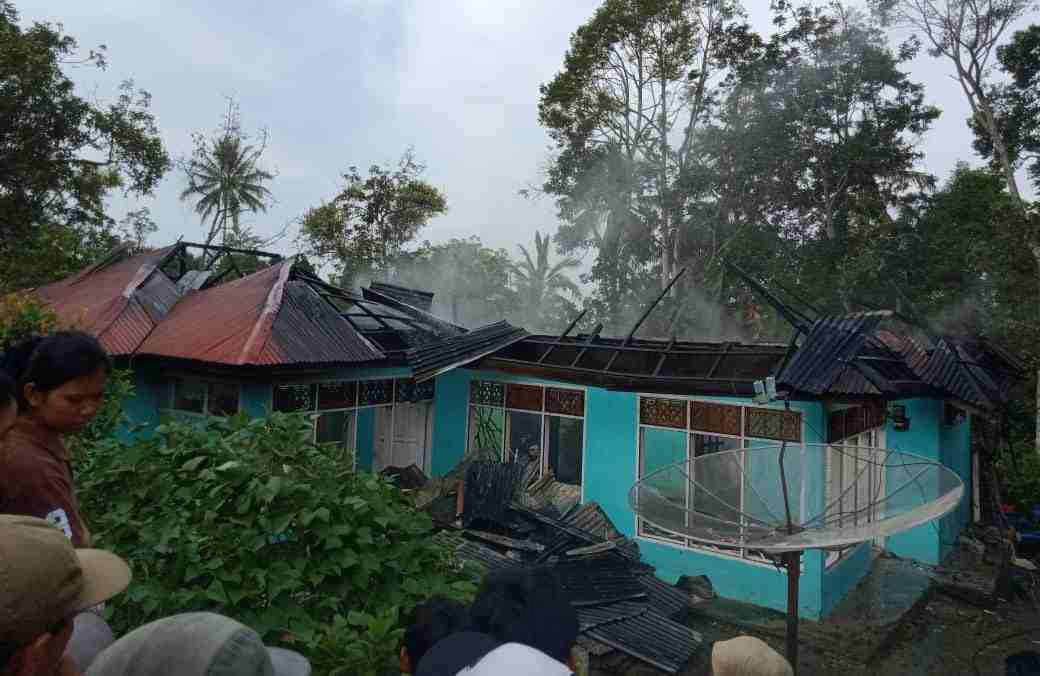 Diduga Akibat Korsleting, Rumah Warga Cakuang Diamuk Sijago Merah Diduga Akibat Korsleting, Rumah Warga Cakuang Diamuk Sijago Merah