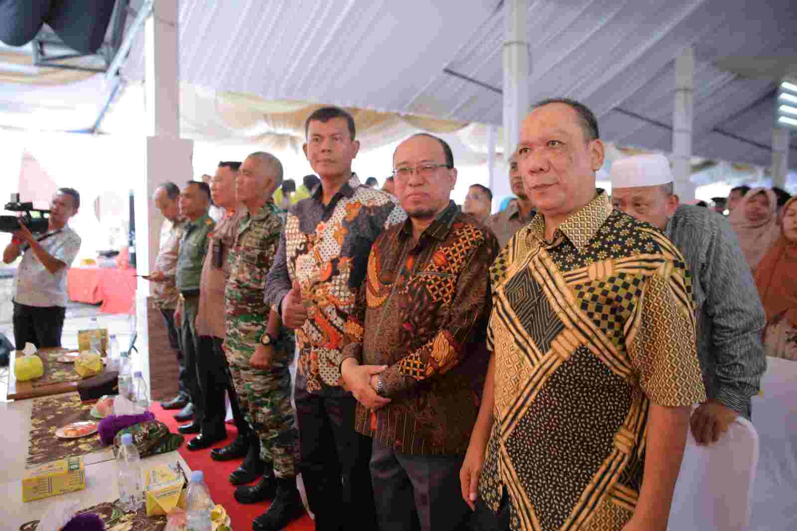 Sekda John Hardi Ikuti Prosesi Wisuda Sarjana Angkatan XXXII dan Pasca Sarjana Angkatan II UNA Sekda John Hardi Ikuti Prosesi Wisuda Sarjana Angkatan XXXII dan Pasca Sarjana Angkatan II UNA