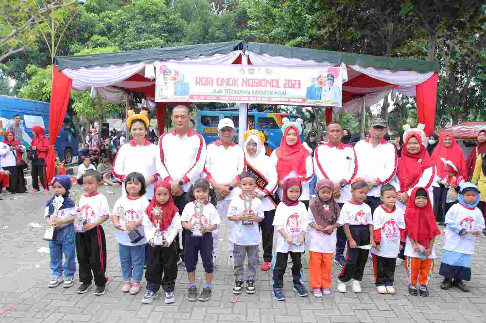 Hari Anak Nasional, Bupati Surya: Anak Sebuah Harapan dan Masa Depan Bangsa Hari Anak Nasional, Bupati Surya: Anak Sebuah Harapan dan Masa Depan Bangsa