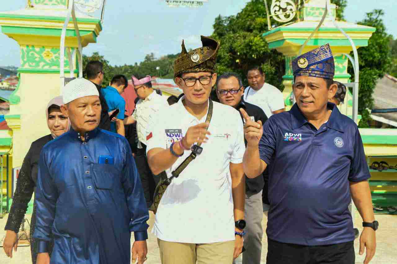 Sandiaga Uno Resmikan Pulau Penyengat Masuk Dalam Daftar 75 Desa Wisata Terbaik Indonesia Sandiaga Uno Resmikan Pulau Penyengat Masuk Dalam Daftar 75 Desa Wisata Terbaik Indonesia