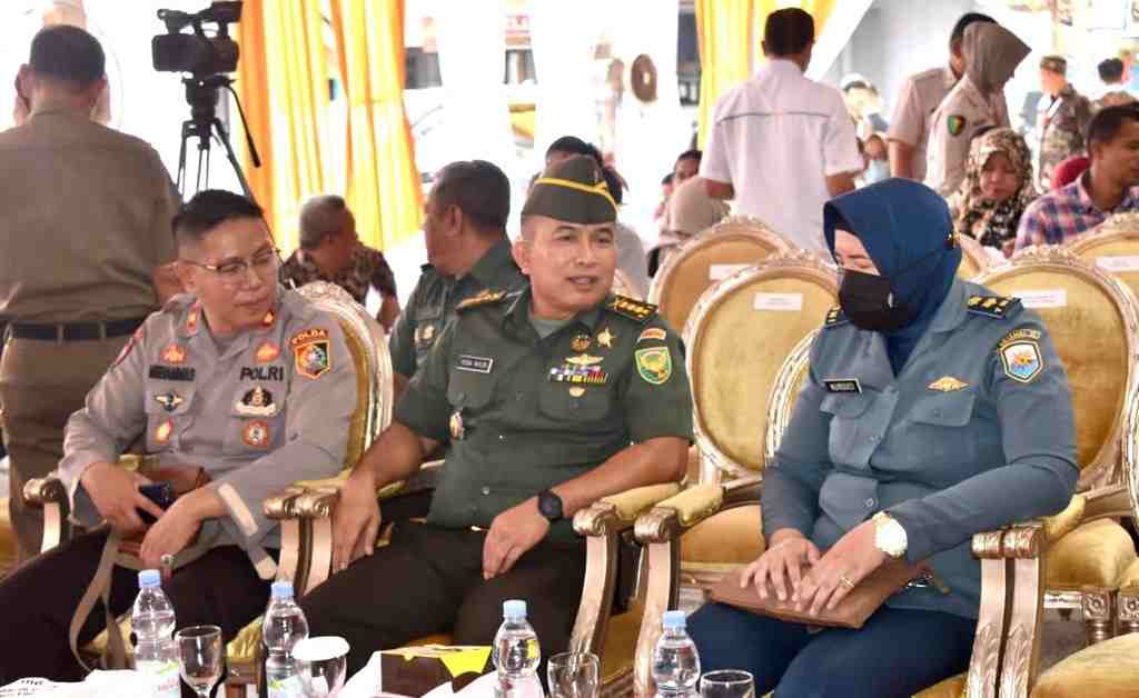 Kasiter Kasrem Berikan Apresiasi Atas Pengundian Doorprize Donor Darah Sukarela Periode I Kasiter Kasrem Berikan Apresiasi Atas Pengundian Doorprize Donor Darah Sukarela Periode I