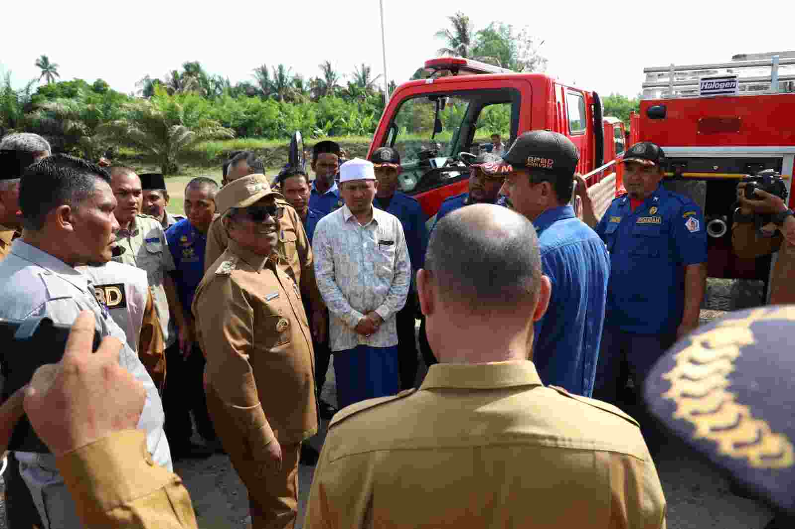 Pj Bupati Aceh Utara Resmikan Operasional Mobil Damkar BPBD Pj Bupati Aceh Utara Resmikan Operasional Mobil Damkar BPBD