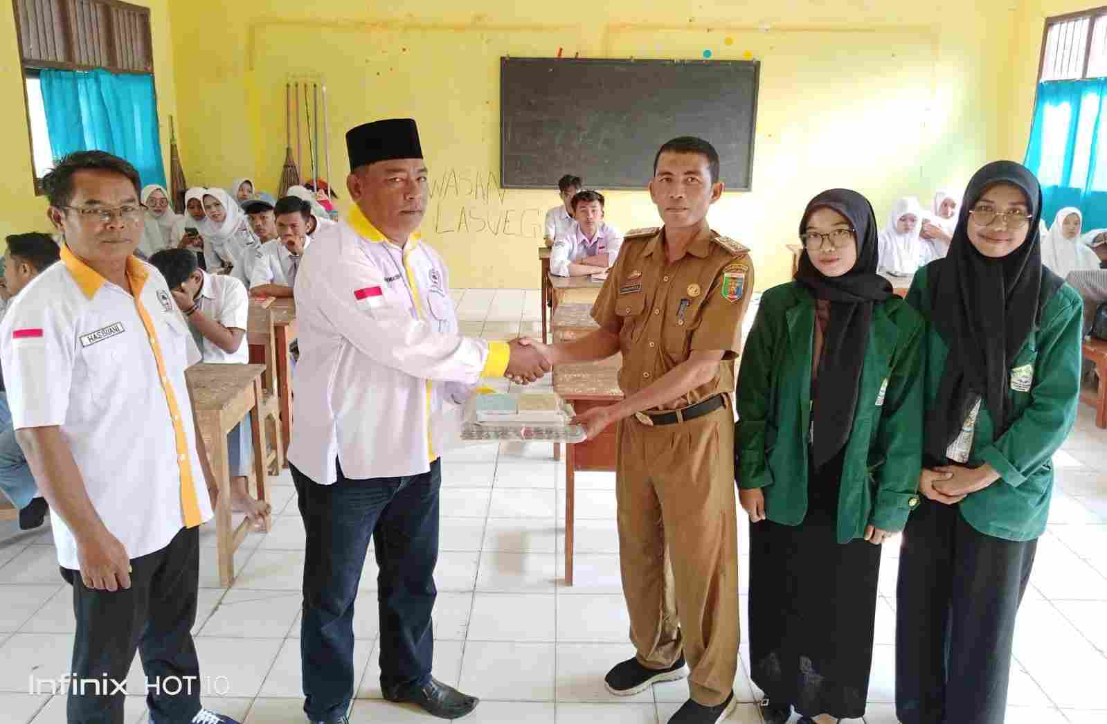 Cegah Kenakalan Remaja, DPD-LPM Pesawaran Kunjungi SMAN 1 Way Lima Cegah Kenakalan Remaja, DPD-LPM Pesawaran Kunjungi SMAN 1 Way Lima