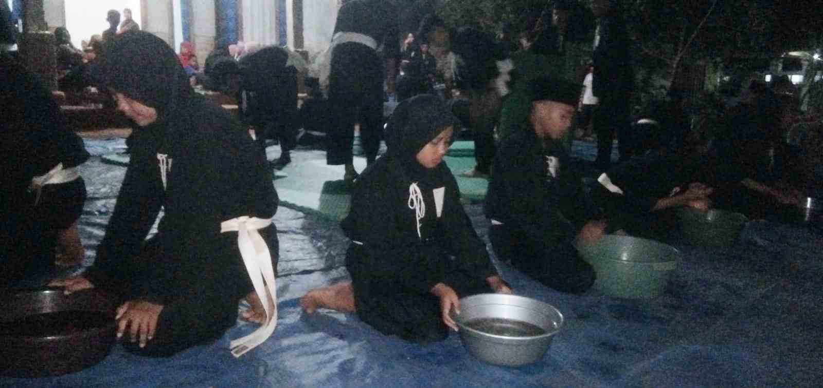 Pendekar Tak Kuasa Menahan Tangis saat Sungkeman Pendekar Tak Kuasa Menahan Tangis saat Sungkeman