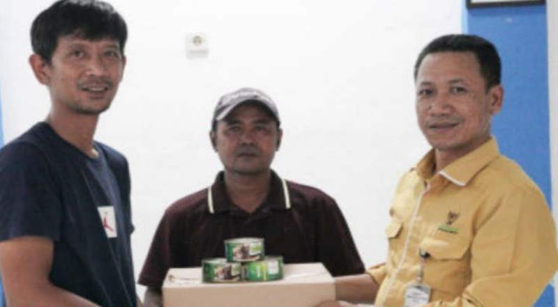 Baznas Bazis Salurkan Kaleng Daging Kurban ke Mustahik Jakarta Selatan Baznas Bazis Salurkan Kaleng Daging Kurban ke Mustahik Jakarta Selatan