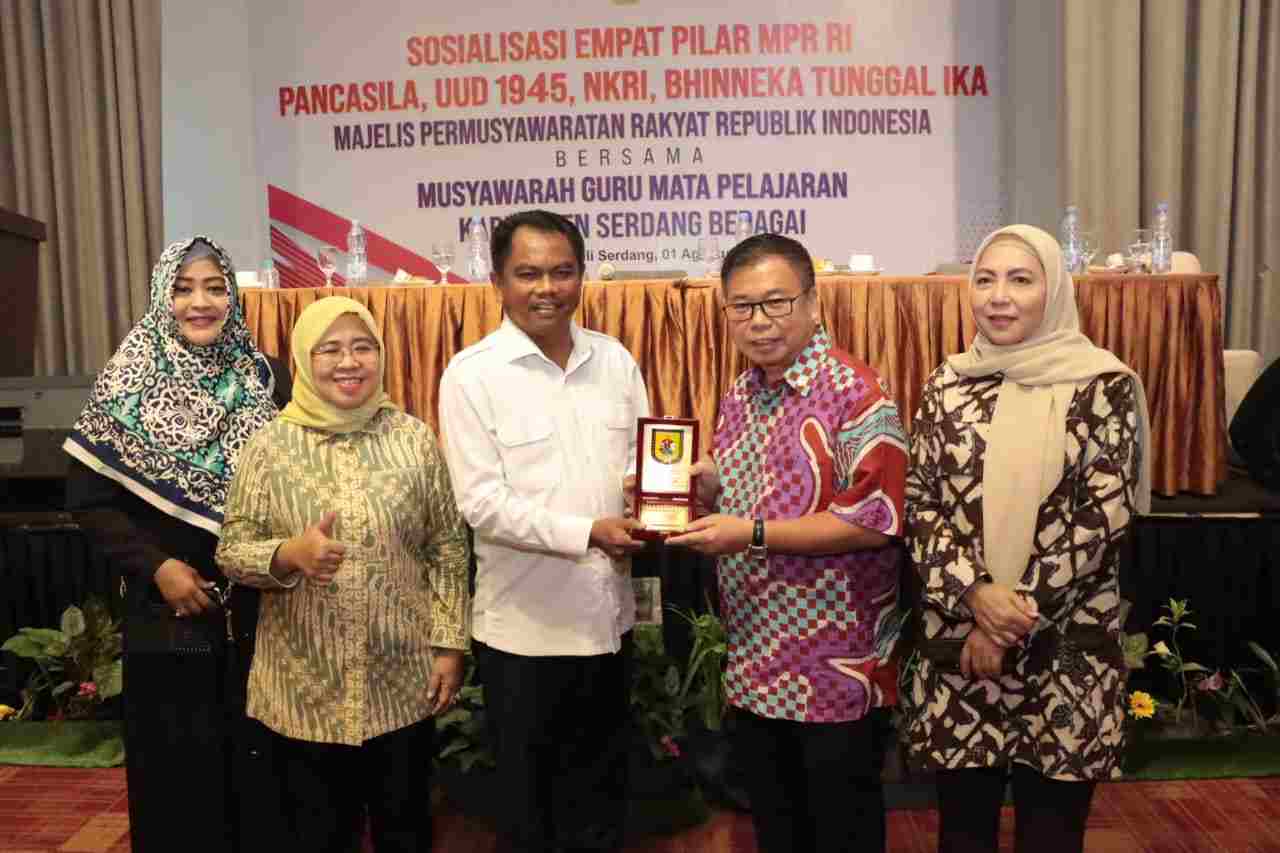 Pemkab Sergai dan MPR RI Kolaborasi Sosialisasikan Empat Pilar Kepada Guru Pemkab Sergai dan MPR RI Kolaborasi Sosialisasikan Empat Pilar Kepada Guru