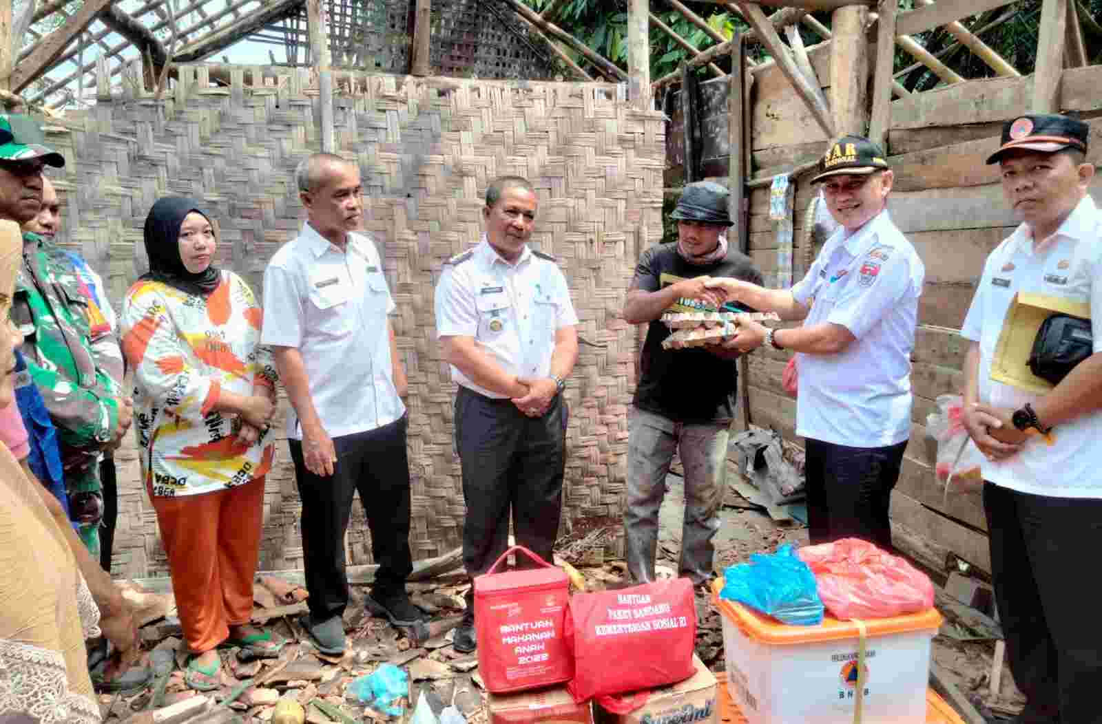 Pemkab Mesuji Salurkan Bantuan kepada Masyarakat yang Rumahnya Rusak Akibat Angin Puting Beliung Pemkab Mesuji Salurkan Bantuan kepada Masyarakat yang Rumahnya Rusak Akibat Angin Puting Beliung