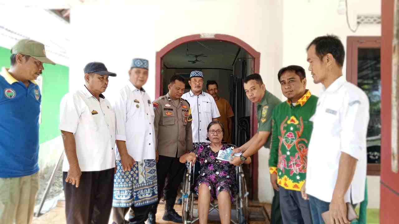 Di Pekon Tanjung Setia, 24 KPM Terima BLT-DD Tahap Kedua Di Pekon Tanjung Setia, 24 KPM Terima BLT-DD Tahap Kedua