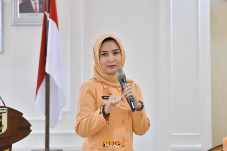 Ketua TP PKK Hj. Nanda Indira Hadiri Sosialisasi GERMAD dan Pelatihan Makeup Ketua TP PKK Hj. Nanda Indira Hadiri Sosialisasi GERMAD dan Pelatihan Makeup
