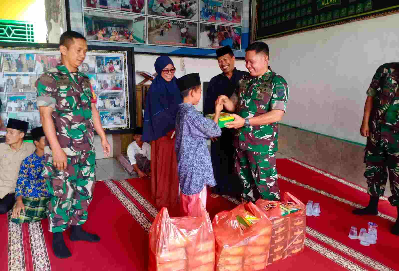Kunjungi Panti Asuhan, Danramil 410-06/Kedaton Laksanakan Jum’at Berbagi Kunjungi Panti Asuhan, Danramil 410-06/Kedaton Laksanakan Jum’at Berbagi