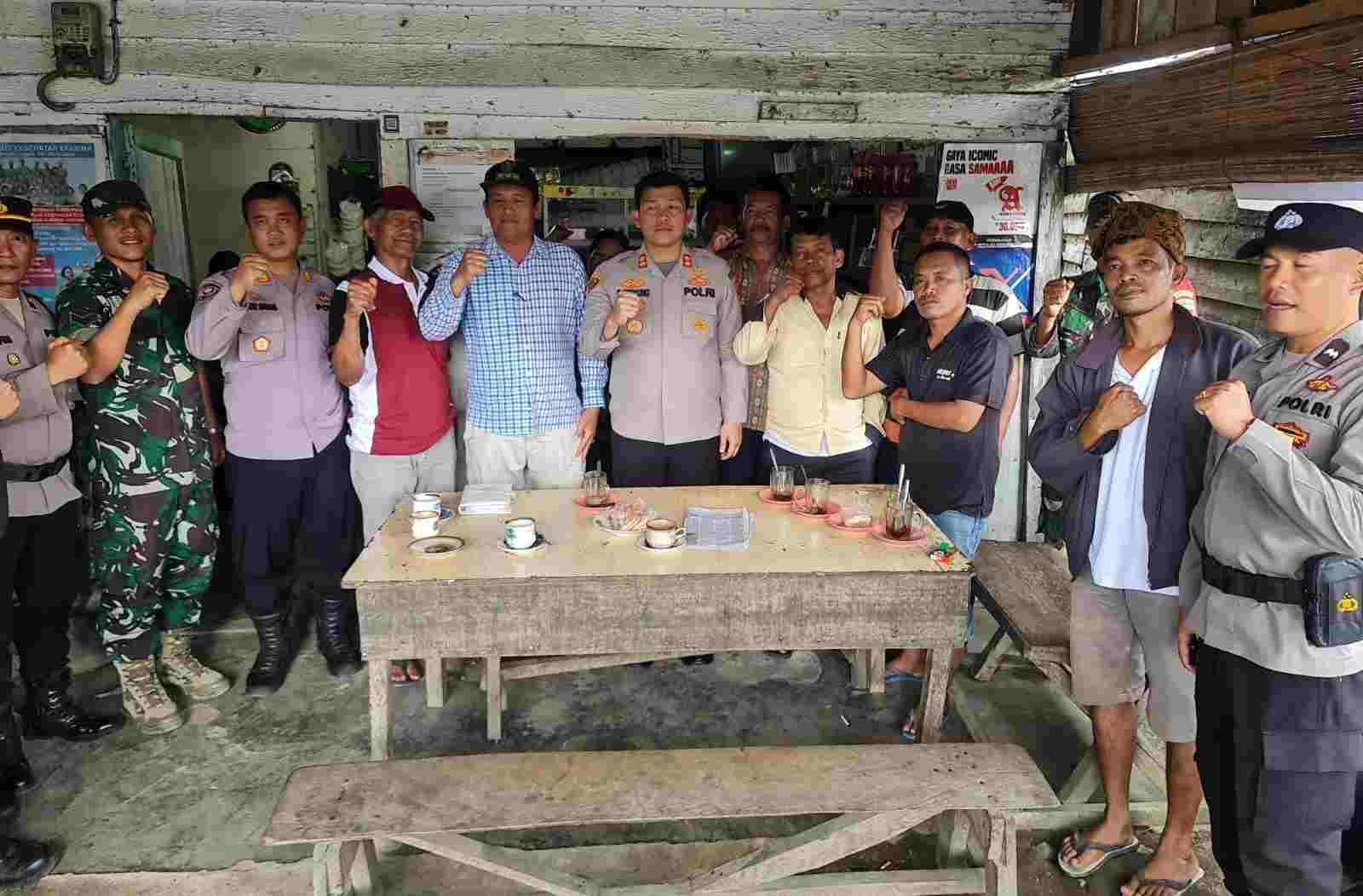 Kapolres Simalungun Gelar Kegiatan Jumat Curhat Dalam Rangka Pelayanan Publik Kapolres Simalungun Gelar Kegiatan Jumat Curhat Dalam Rangka Pelayanan Publik