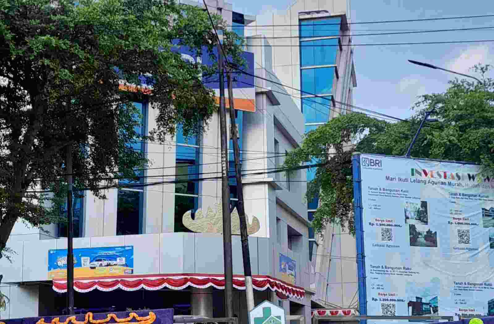 Sering Menimbulkan Kemacetan, BRI Raden Intan Diimbau Tertibkan Parkiran Kendaraan Sering Menimbulkan Kemacetan, BRI Raden Intan Diimbau Tertibkan Parkiran Kendaraan