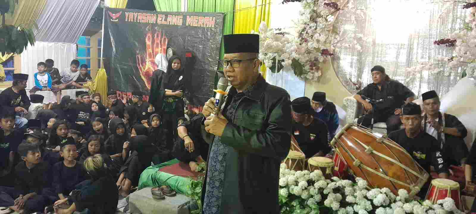 Azwar Yacub Hadiri Atraksi Pencak Silat dari Berbagai Padepokan Yang Ada di Lampung Azwar Yacub Hadiri Atraksi Pencak Silat dari Berbagai Padepokan Yang Ada di Lampung