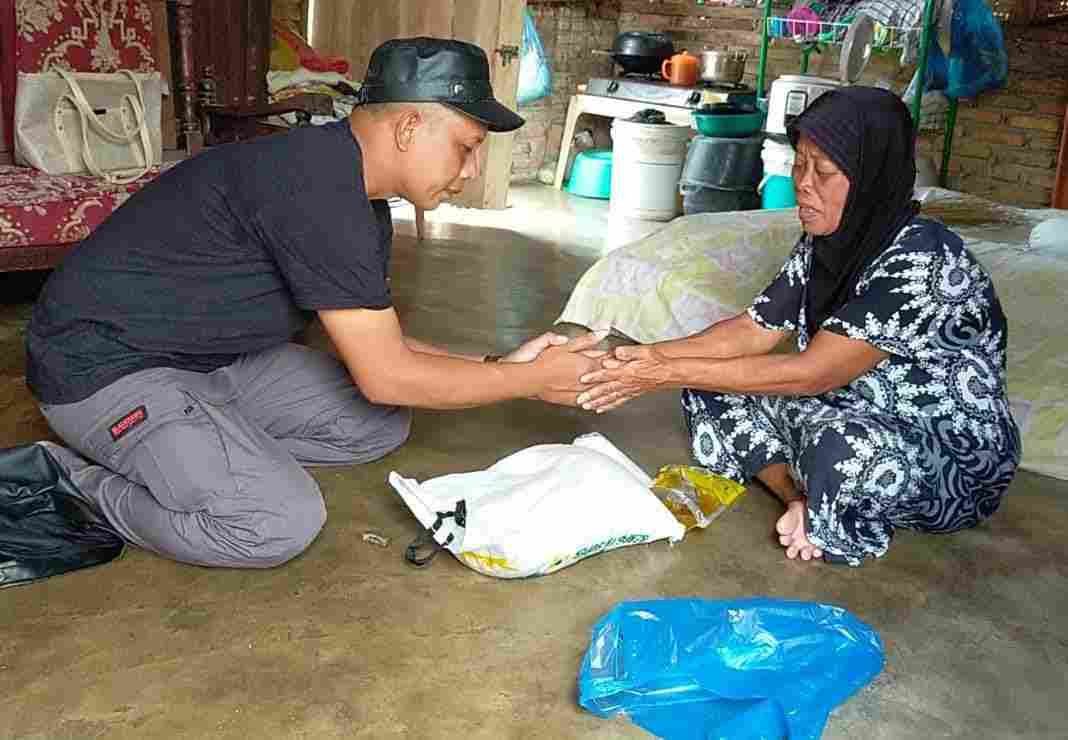 Tinggal Seorang Diri, Janda Tua Warga Pematang Guntung Harapkan Bantuan Pemerintah Tinggal Seorang Diri, Janda Tua Warga Pematang Guntung Harapkan Bantuan Pemerintah