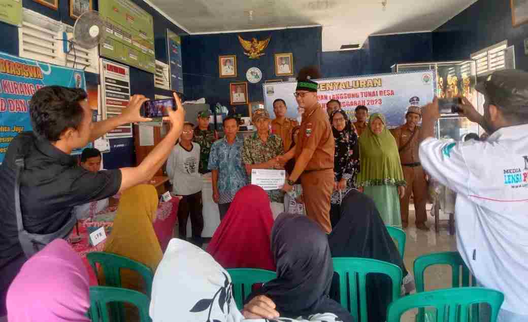 20 KPM Pekon Pelita Jaya Terima BLT-DD Tahap Dua 20 KPM Pekon Pelita Jaya Terima BLT-DD Tahap Dua