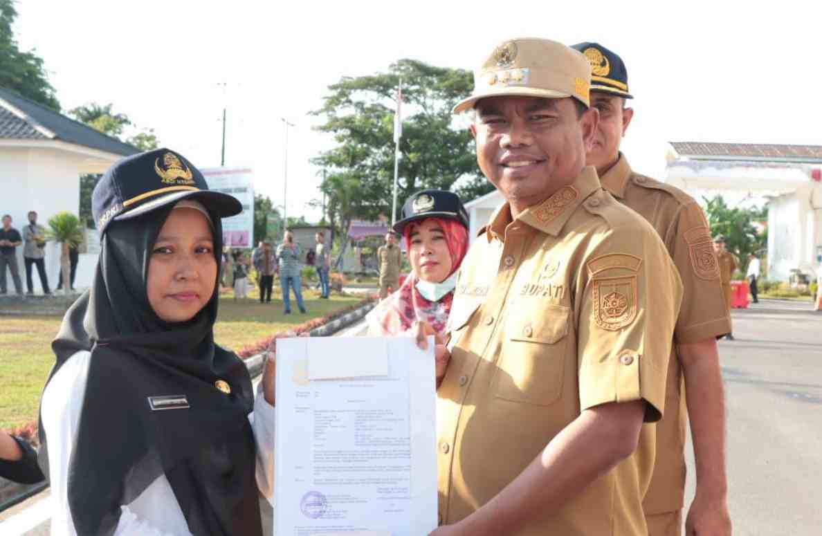 499 Guru Terima SK PPPK, Bupati Tegaskan Jaga Amanah dan Perilaku Dunia Pendidikan 499 Guru Terima SK PPPK, Bupati Tegaskan Jaga Amanah dan Perilaku Dunia Pendidikan
