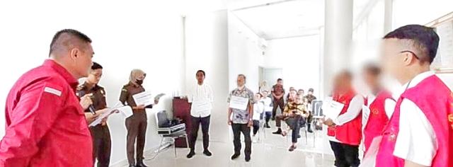 Kajari Ogan Ilir Hari ini Gelar Rekonstruksi Perkara Korupsi Dana Hibah Pilkada Kajari Ogan Ilir Hari ini Gelar Rekonstruksi Perkara Korupsi Dana Hibah Pilkada