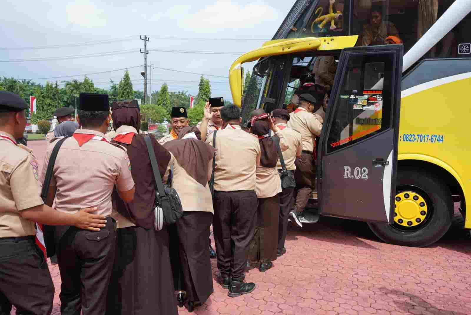 Buwono Prawana Lepas Peserta Raimuna Nasional ke-XII Buwono Prawana Lepas Peserta Raimuna Nasional ke-XII