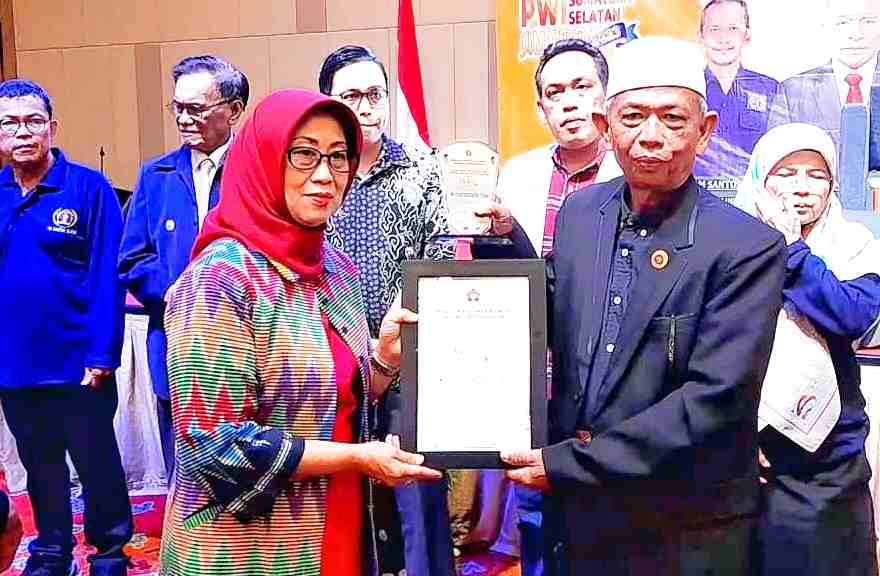 HM Syarifuddin Basrie, Dapat Penghargaan PWI Award & Diserahkan Langsung Ketua Dewan Pers Ninik Rahayu HM Syarifuddin Basrie, Dapat Penghargaan PWI Award & Diserahkan Langsung Ketua Dewan Pers Ninik Rahayu