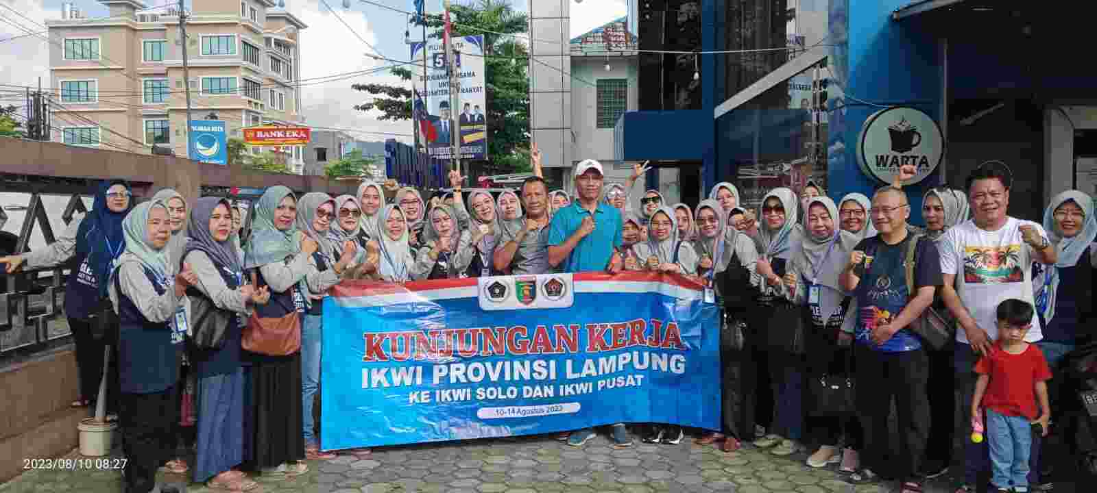 Ketua PWI H Wirahadikusumah Melepas Jajaran Pengurus IKWI Kunker ke Solo Ketua PWI H Wirahadikusumah Melepas Jajaran Pengurus IKWI Kunker ke Solo