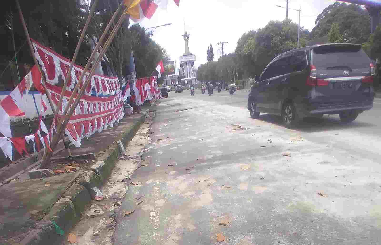 Pembangunan Mega Proyek Eks GOR Ancam Keselamatan Pengguna Jalan Pembangunan Mega Proyek Eks GOR Ancam Keselamatan Pengguna Jalan