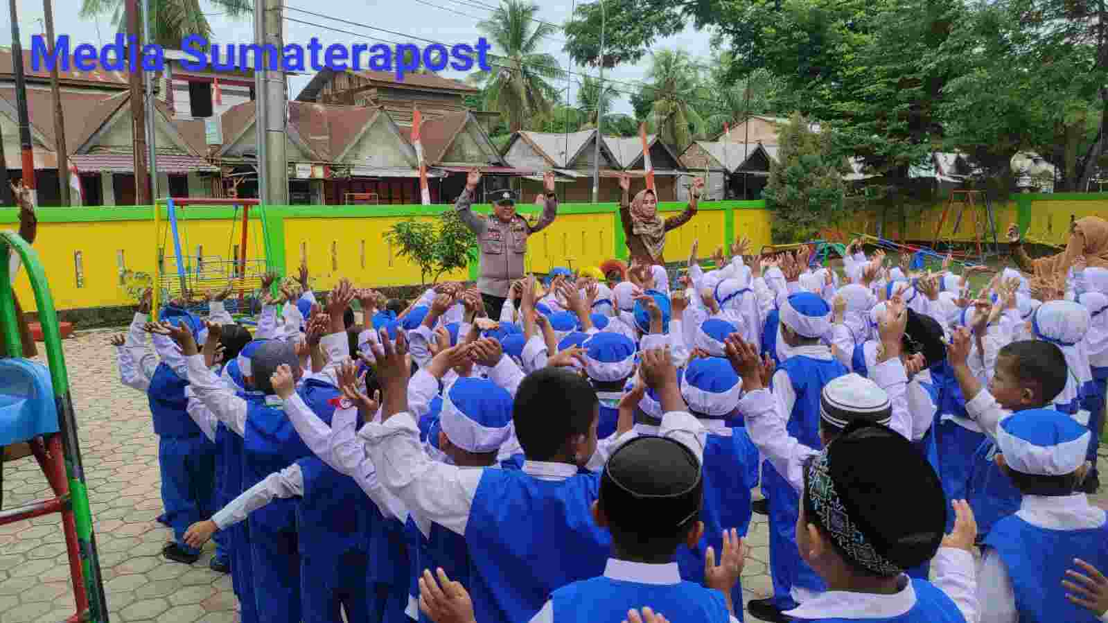 Personel Polsek Rantau Laksanakan Giat Saweu Sikula/Sambang TK lindung bulan di Wilayah Binaan Personel Polsek Rantau Laksanakan Giat Saweu Sikula/Sambang TK lindung bulan di Wilayah Binaan