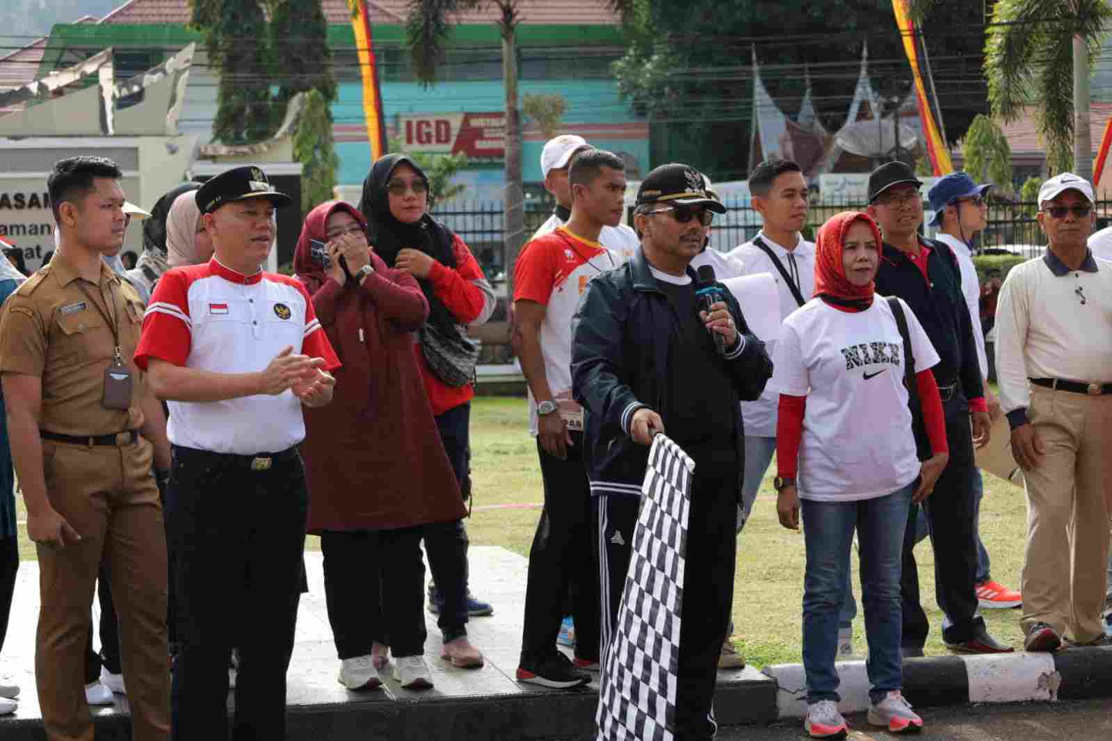 Meriah HUT RI ke-78, Pemkab Pasaman Gelar Lomba Gerak Jalan Tepat Waktu Meriah HUT RI ke-78, Pemkab Pasaman Gelar Lomba Gerak Jalan Tepat Waktu