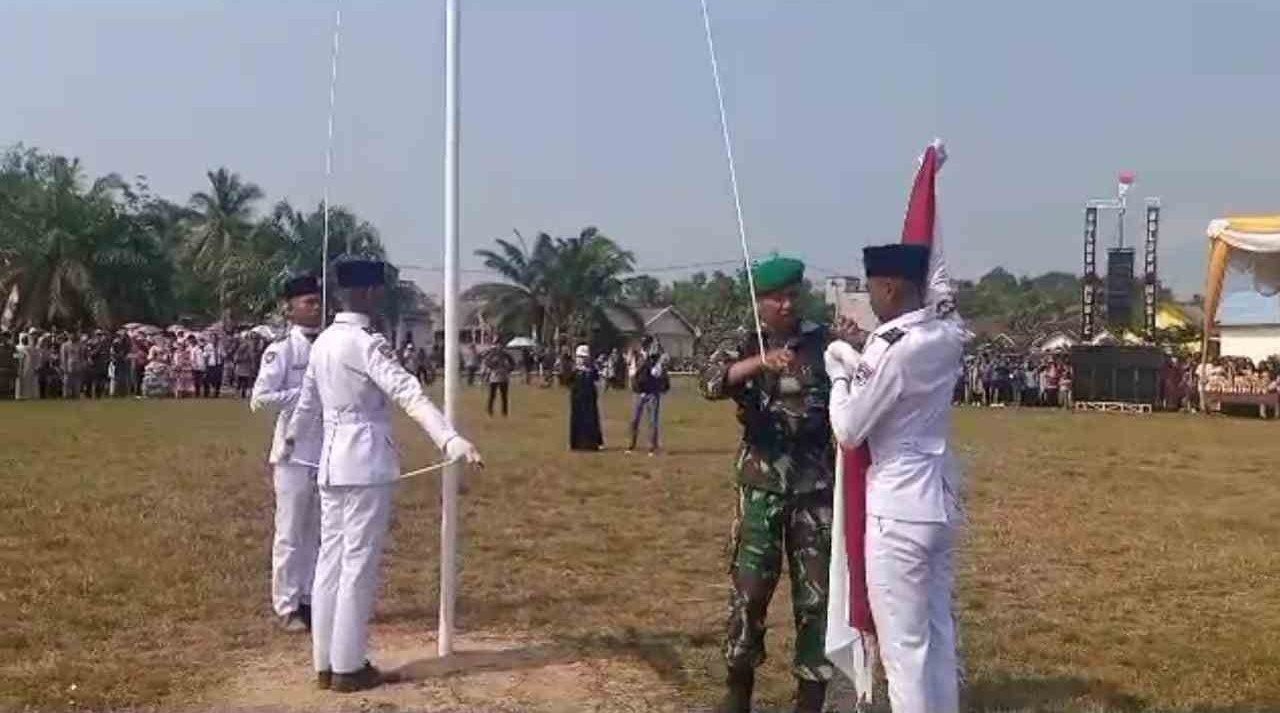 Upacara Peringatan HUT ke-78 di Mesuji, Terjadi Insiden Lepasnya Tali dari Tiang Upacara Peringatan HUT ke-78 di Mesuji, Terjadi Insiden Lepasnya Tali dari Tiang