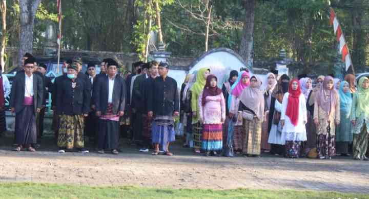 Kepala Kantor Kemenag Lobar selaku Pembina Upacara di Moment HUT Kemerdekaan RI ke-78 Kepala Kantor Kemenag Lobar selaku Pembina Upacara di Moment HUT Kemerdekaan RI ke-78