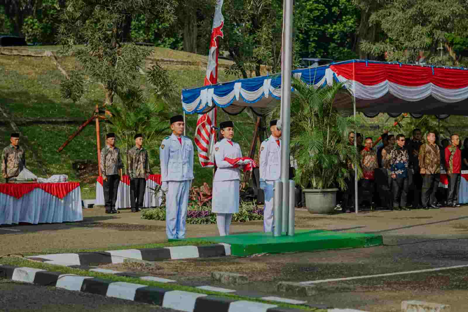 Keluarga Besar Artha Graha Peduli Peringati Hari Kemerdekaan RI Keluarga Besar Artha Graha Peduli Peringati Hari Kemerdekaan RI